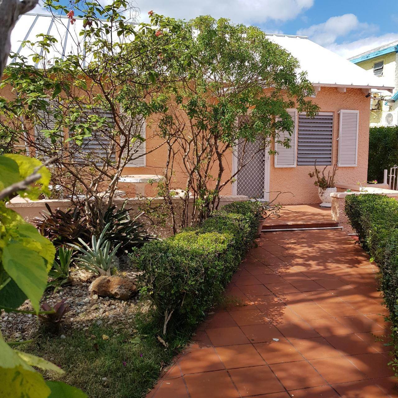 Single Family Homes for Rent at Paradise Island, Nassau and Paradise Island Bahamas